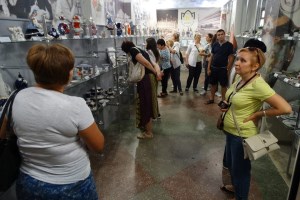 Выставка изделий Коростенского фарфорового завода, Коростень